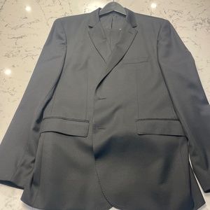 Like New Hugo Black Boss Suit Made In Italy